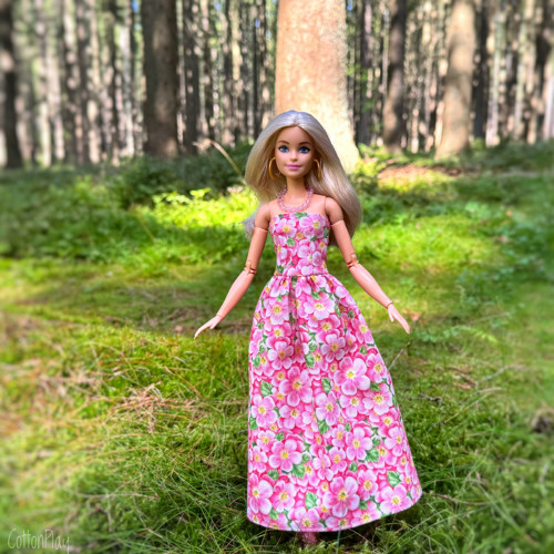Šaty s doplňky pro Barbie - plané růžičky — foto 2