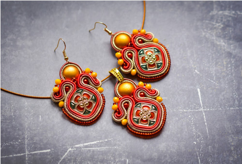 Soutache sada náušnice a náhrdelník — foto 2