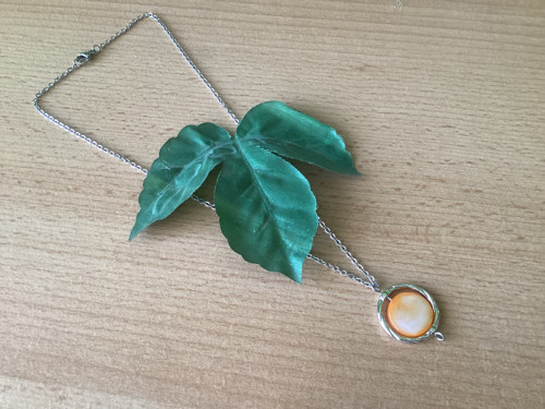 Náhrdelník s oranžovou perletí — foto 2