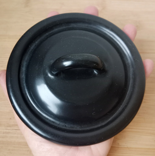 Smaltovaná černá poklička 14 cm — foto 4