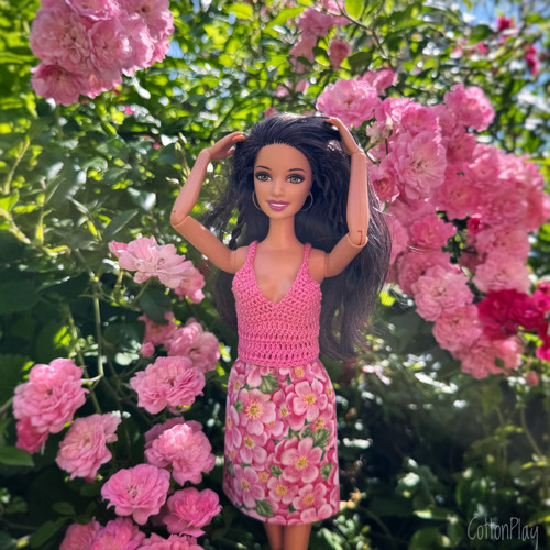 Suknička pro Barbie - plané růžičky — foto 2