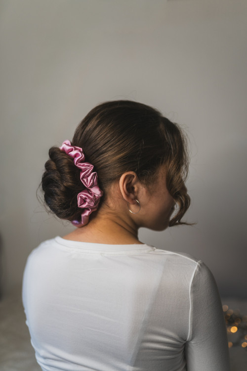 Hedvábná scrunchie "ROSE" — foto 3