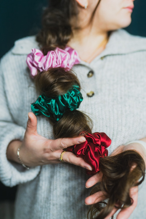 Hedvábná scrunchie "ROSE" — foto 4