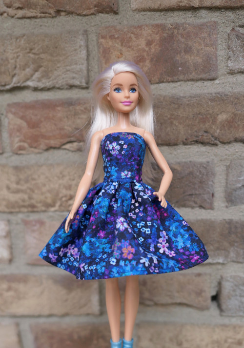 Letní šaty - Barbie — foto 2