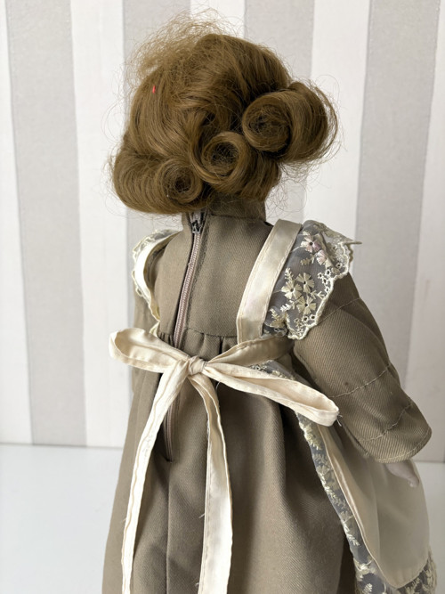 Porcelánová panenka Evelyn — foto 6