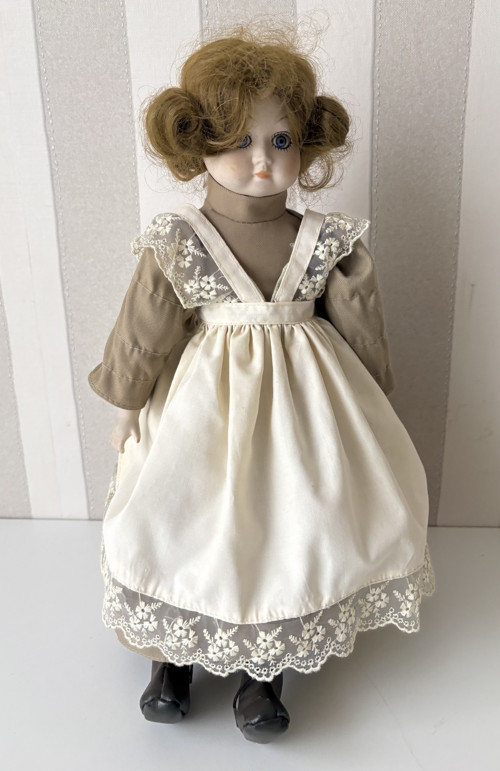 Porcelánová panenka Evelyn — foto 4