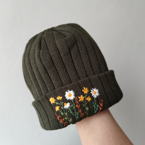 Dětská vyšívaná čepice khaki — foto 3