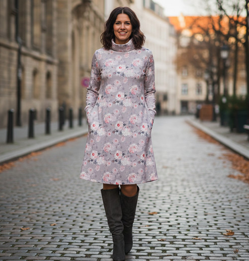 Mikinové šaty s růžemi — foto 5
