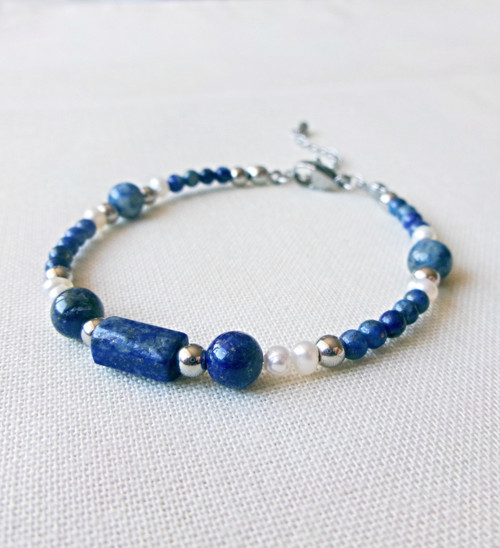 Náramek lapis lazuli s perličkami — foto 3
