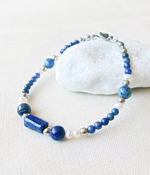 Náramek lapis lazuli s perličkami — foto 2