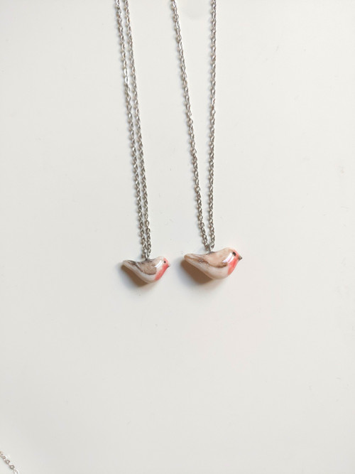 Přívěsek červenka mini porcelánová — foto 2