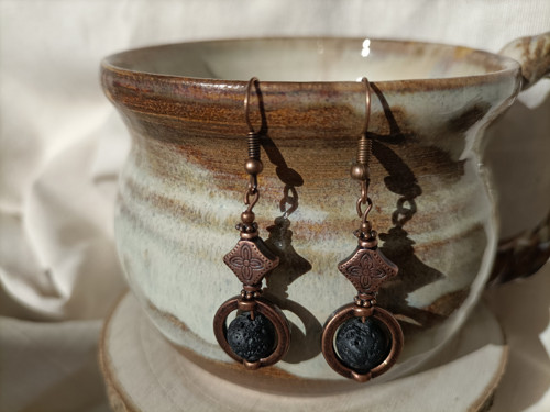 Boho náušnice s přírodní lávou — foto 3