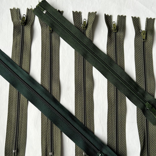 Zip - 18cm - zelená vojenská — foto 2