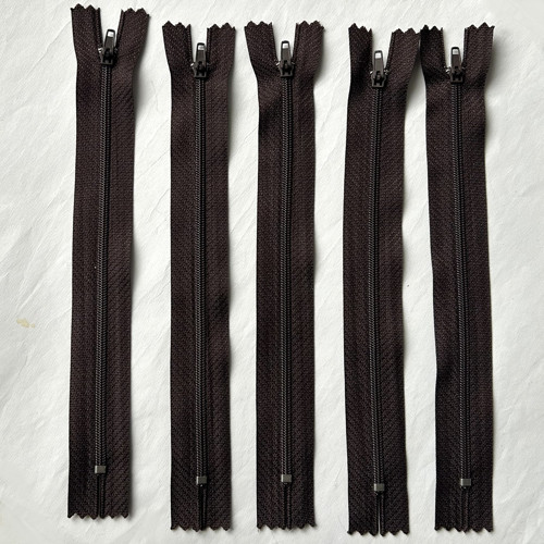 Zip - 18cm - hnědá čokoláda — foto 2