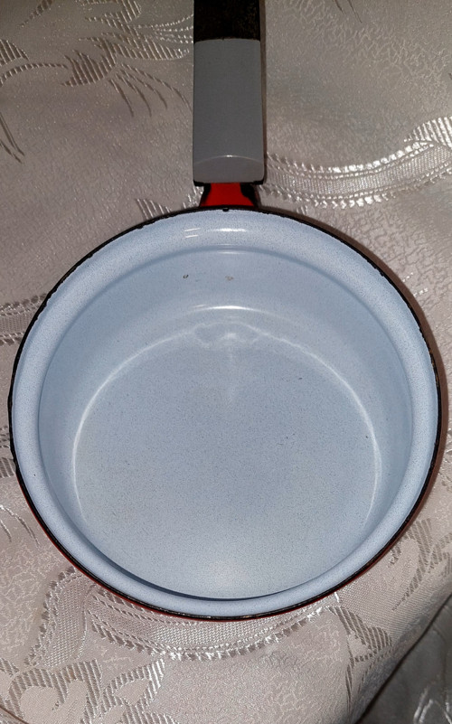 Smaltovaný rendlík — foto 3