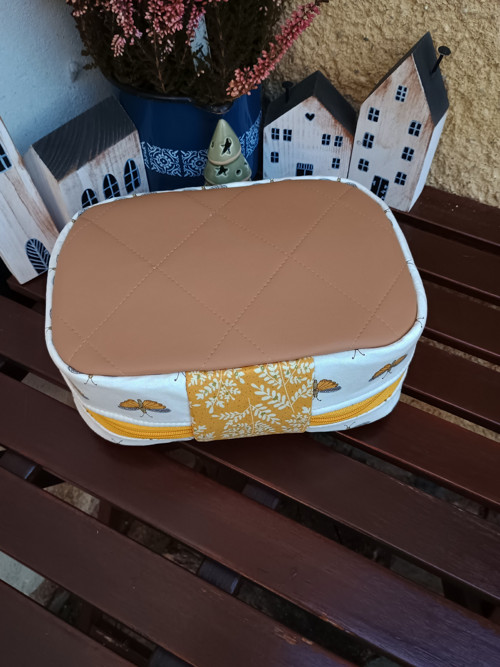 Hranatá toaletní taška — foto 4