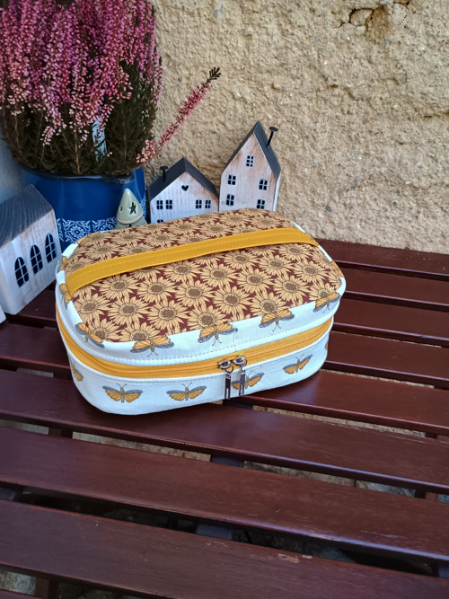 Hranatá toaletní taška — foto 2