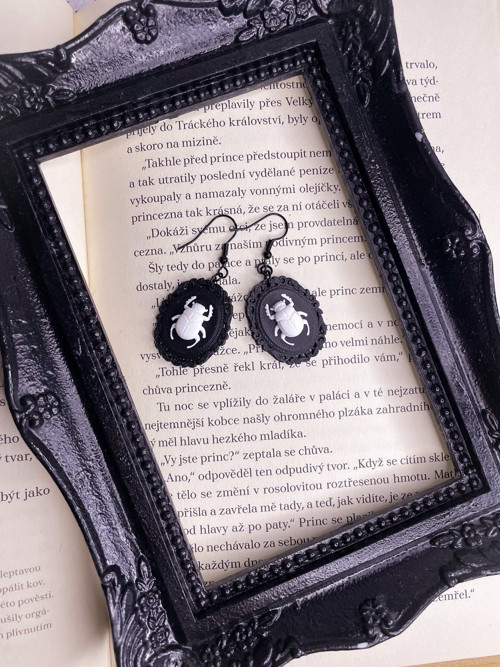 Náušnice Goth cameo brouk — foto 3