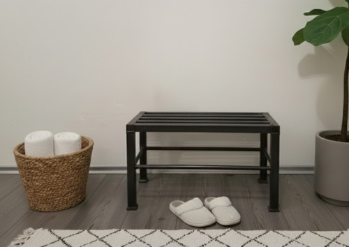 Priemyselná kovová lavička – minimalistická stolič — foto 3