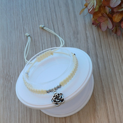 CAMILA V. – macramé náramek s květem — foto 2