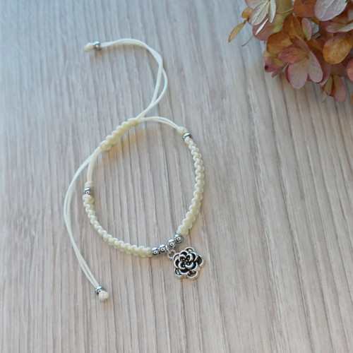 CAMILA V. – macramé náramek s květem — foto 3