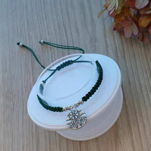 CAMILA VI. – macramé náramek s medailonem — foto 2