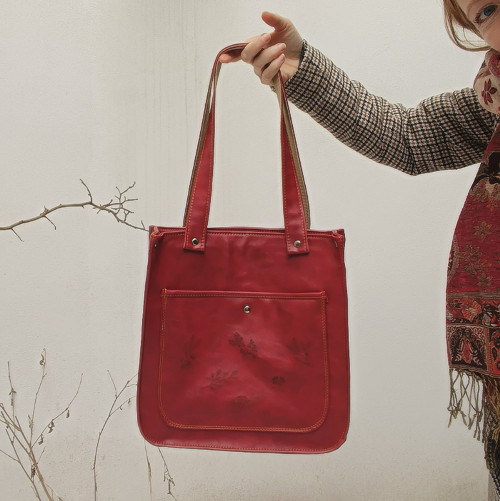 Kabelka WALKING Bag graving tmavo červená — foto 4