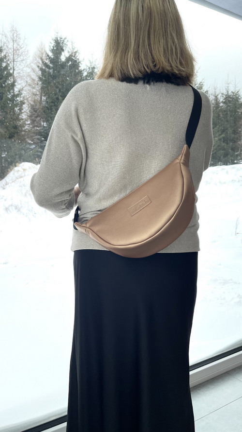 FLOW crossbody ledvinka bronz light — foto 4