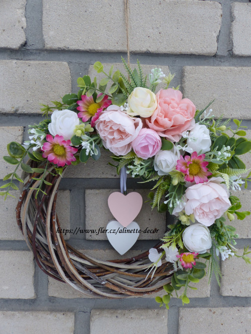 Věneček ,,Romantic" 2 se srdíčky — foto 3