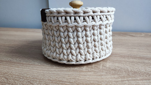 Háčkovaný košík s víkem s mandalou, průměr 15 cm — foto 4