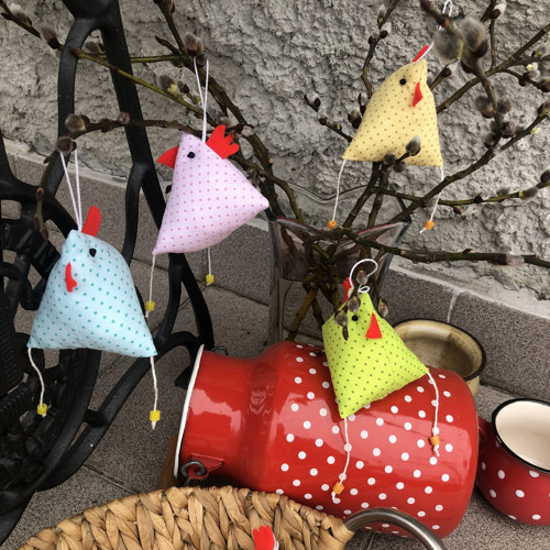 Velikonoční dekorace slepička na pověšení — foto 3