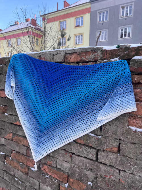Zachumlat se modře - háčkovaný pléd — foto 3