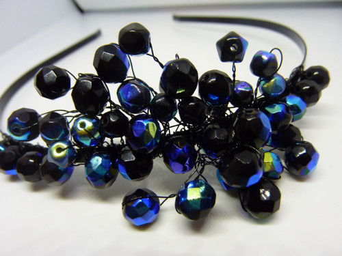 Korunka-černá s modrými odlesky — foto 2