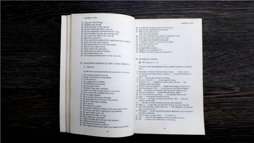 B327_ A Practical English Grammer, 1986 — foto 2