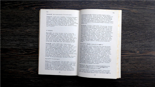 B327_ A Practical English Grammer, 1986 — foto 3