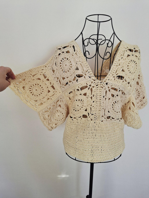 Letní háčkovaný top – granny square — foto 2