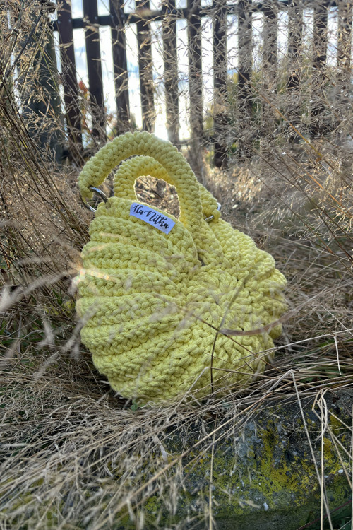 Háčkovaná kulatá kabelka – žlutá — foto 4