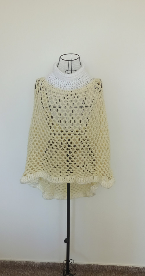 Háčkované boho pončo s mandalou – Krémová & bílá — foto 4