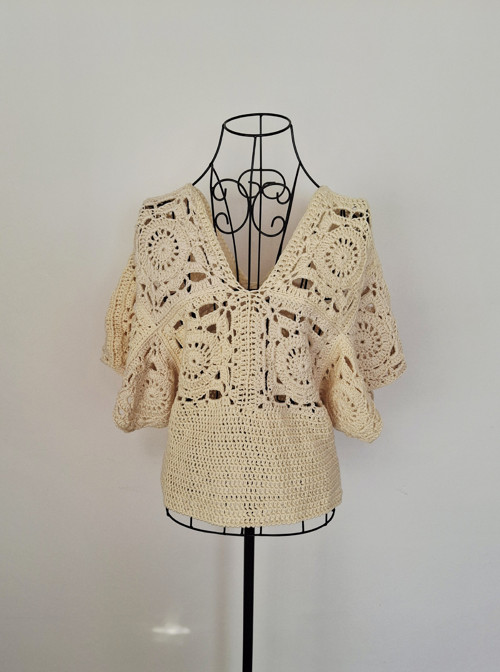Letní háčkovaný top – granny square — foto 3