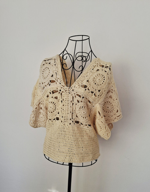 Letní háčkovaný top – granny square — foto 4
