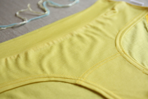 Kalhotky_Yellow_merino — foto 2