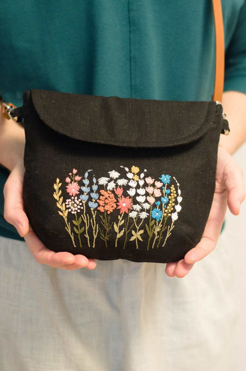 FLORA black /s ruční výšivkou — foto 3