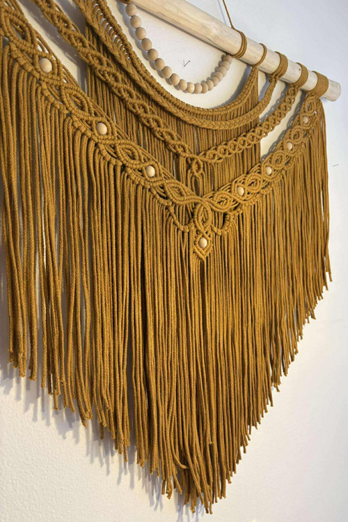 Nástěnné macramé v okrové barvě — foto 2