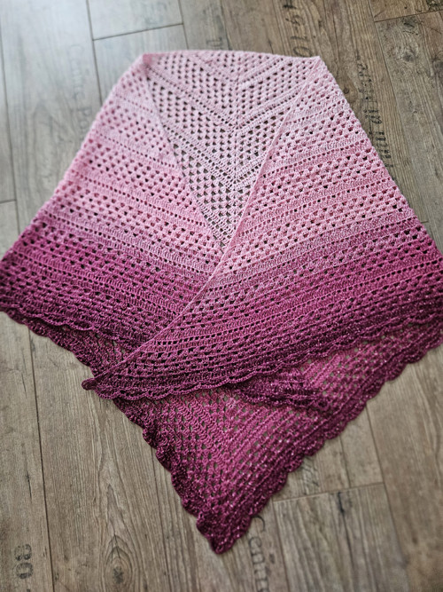 Elegantní háčkovaný šál Berry Rose — foto 4