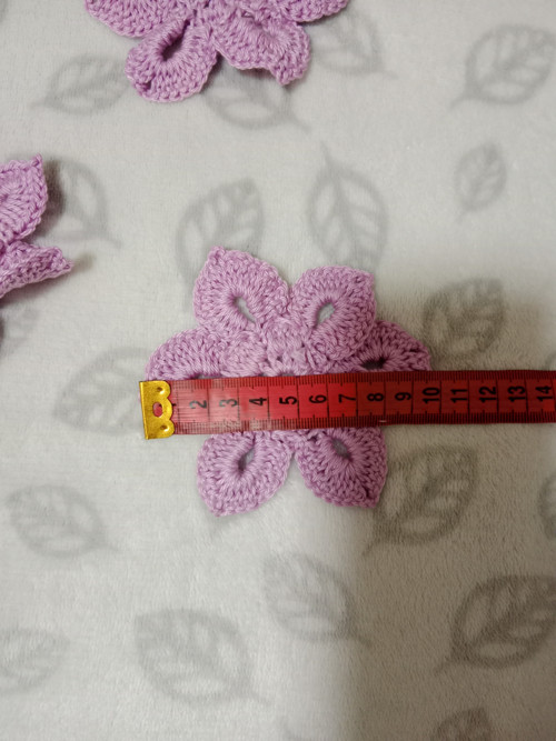 Háčkované kytičky podšálky/ nášivky — foto 2