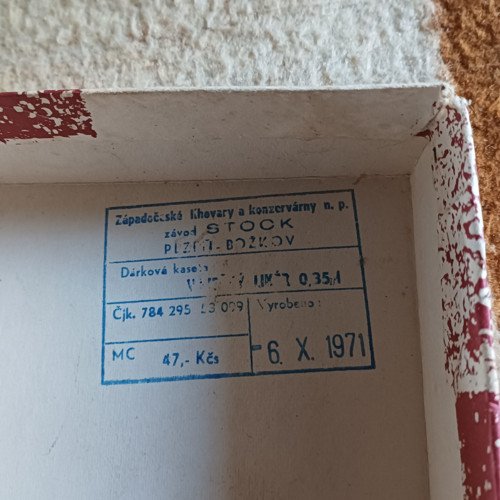 Vaječný likér - papírová krabice — foto 3