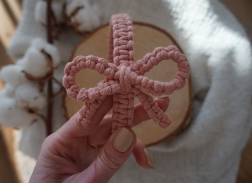Macrame čelenka - Pudrová mašliška — foto 3