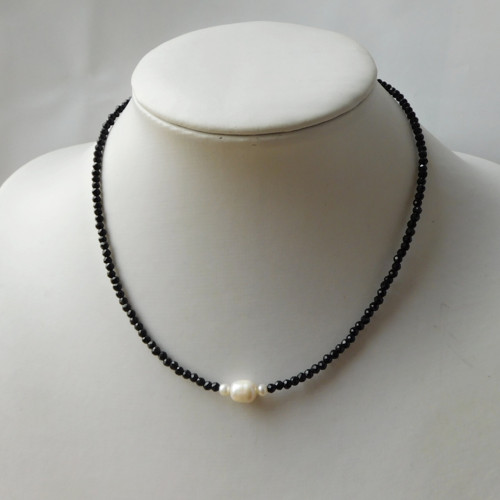 Náhrdelník - černý spinel, perličky, nerez — foto 4