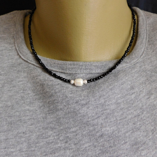 Náhrdelník - černý spinel, perličky, nerez — foto 3
