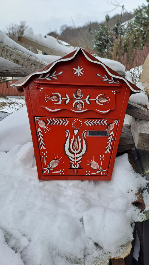 Poštovní schránka s ornamentom — foto 5